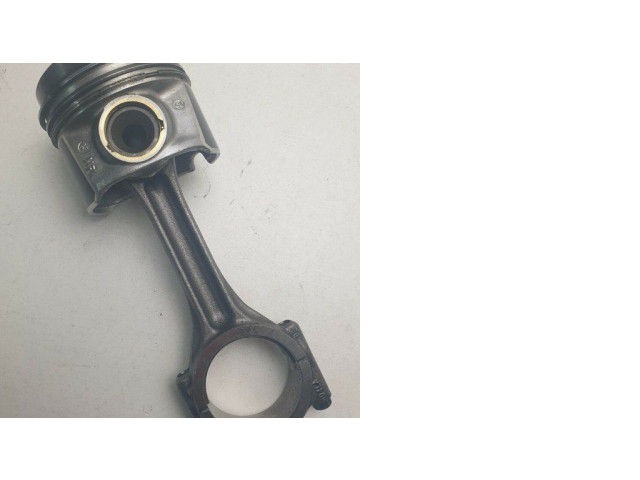 Píst 04L105401A Audi A5 pro naftový motor 2.0