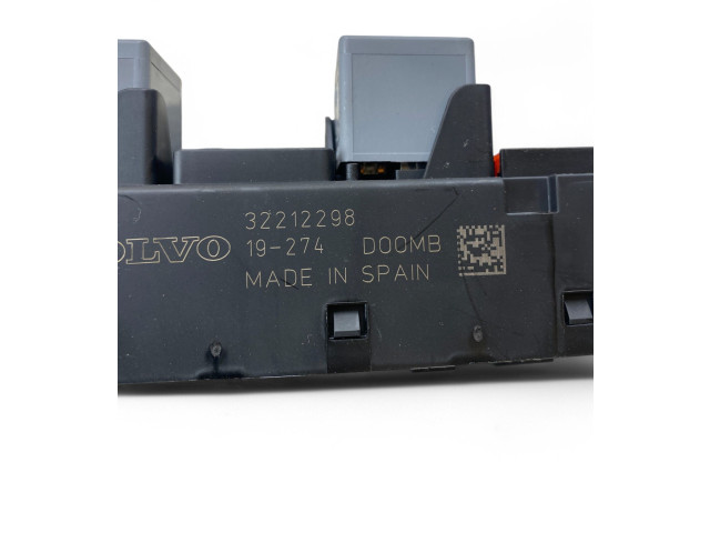 Блок предохранителей 32212298, 19274   Volvo XC90    