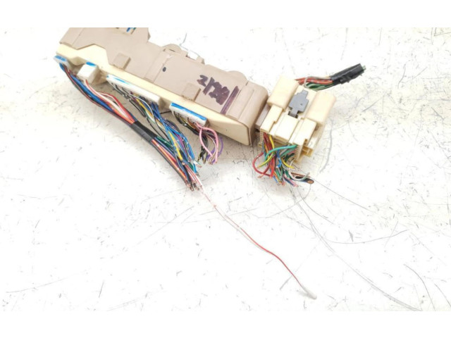 Pojistková skříňka 0E09-0551, 0E09-0551 Mazda 626 2001