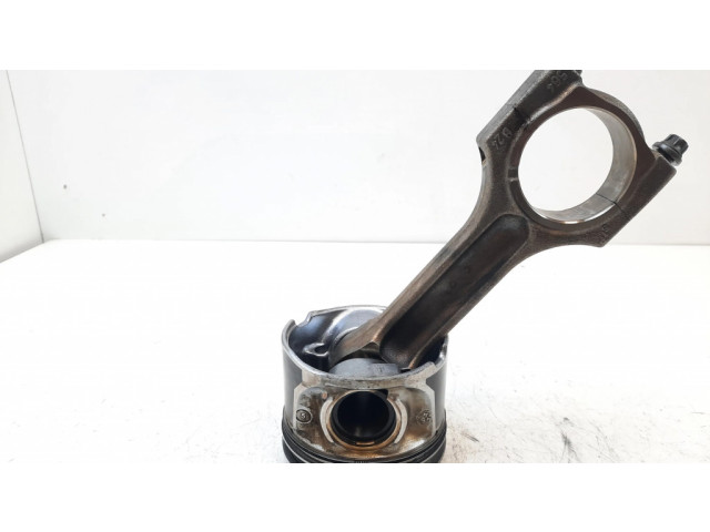 Píst BMW 5 E60 E61 pro naftový motor 2.5 M57D25 (256D2)