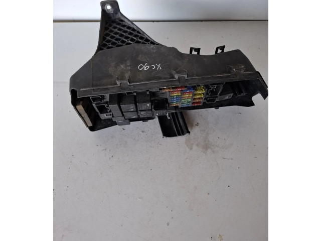 Блок предохранителей  9494210   Volvo XC90    