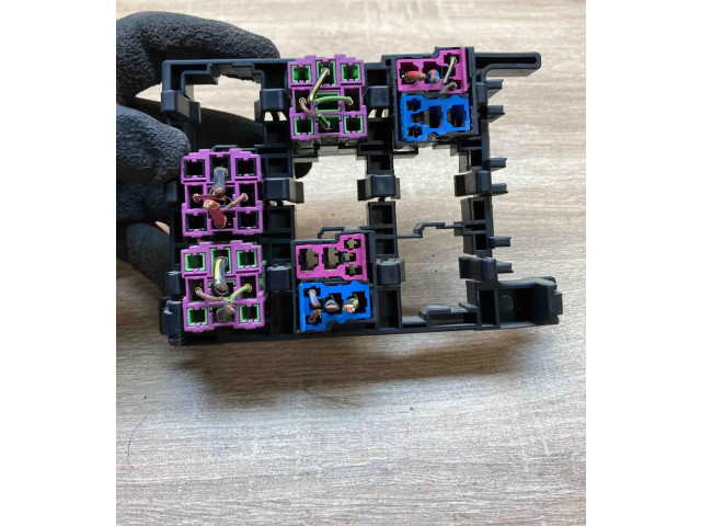   Pojistková skříňka 1T1937503A   Volkswagen Tiguan 2007