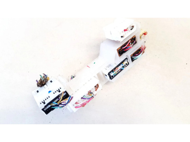 Блок предохранителей Mitsubishi Outlander