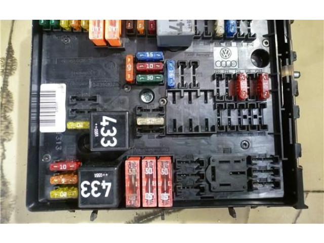 Блок предохранителей 1K0937124H   Audi A3 S3 8P    