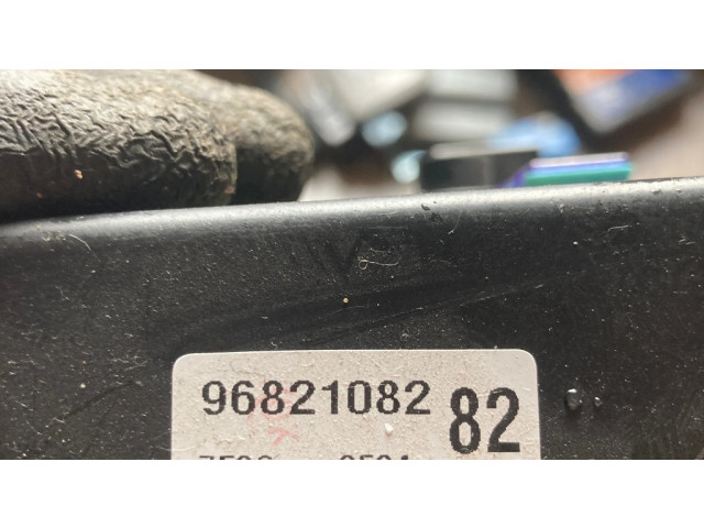 Блок предохранителей 96821082, 0504   Chevrolet Captiva    