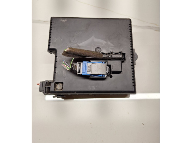 Блок предохранителей 8676391, 12217799   Volvo V70    