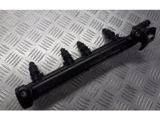 Топливная рампа 06A133317A   Audi A3 S3 8L  