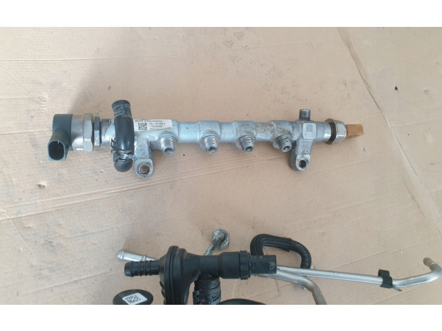 Топливная рампа 03L130089P Volkswagen Golf VI