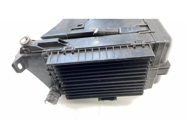   Pojistková skříňka    Toyota Harrier II XU30 2007