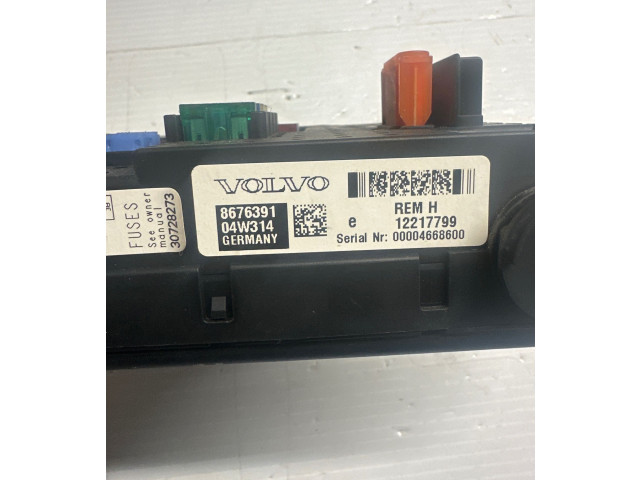 Блок предохранителей 8676391, 12217799   Volvo XC90    