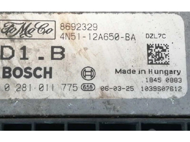 Блок управления двигателя 8692329   Volvo V50