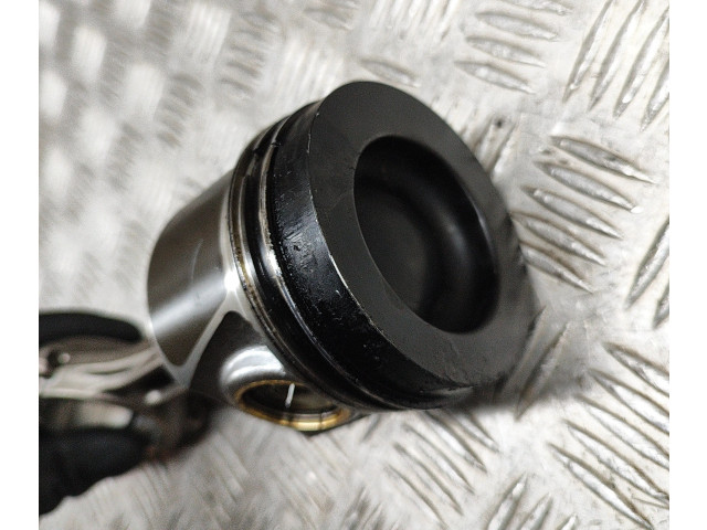  Поршень  04L107065A, 04L105401A  Skoda Octavia Mk3 (5E)  