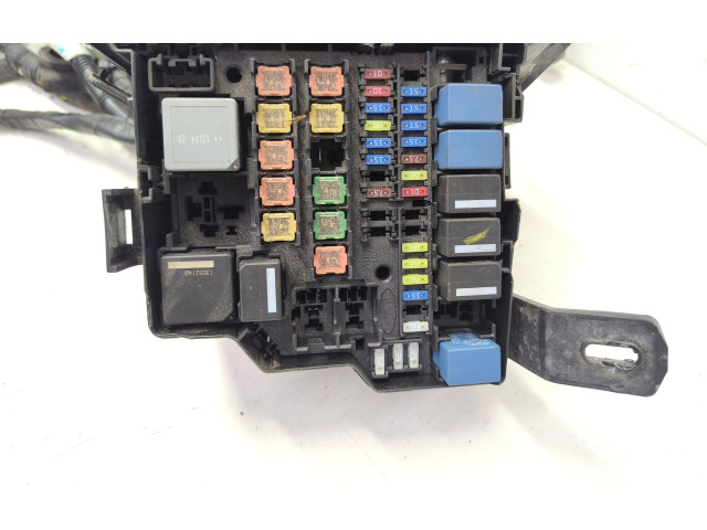 Блок предохранителей  AV1T14K012HDD   Ford B-MAX    