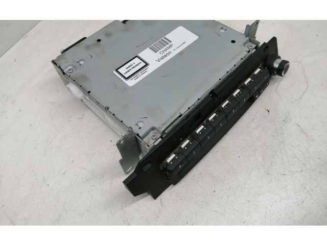 Радио/ проигрыватель CD/DVD / навигация