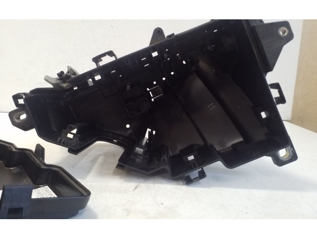 Блок предохранителей  31398001, 31499017   Volvo XC90    