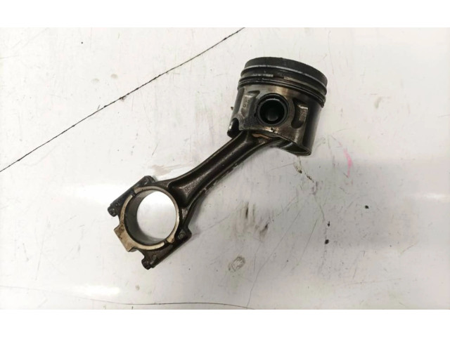 Píst Volkswagen PASSAT B5.5