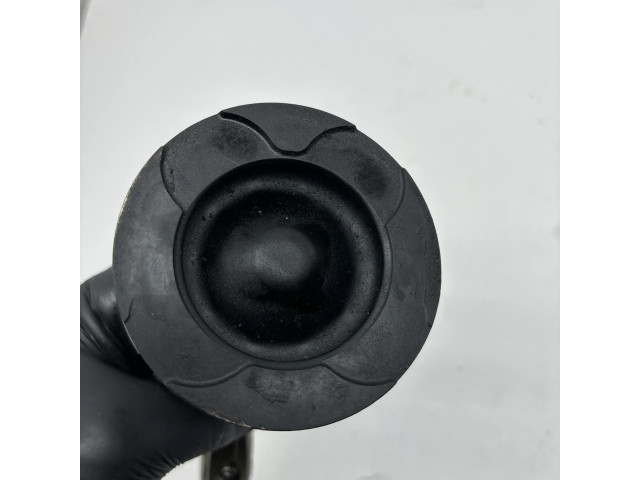 Píst Toyota Avensis T250 pro naftový motor 2.2 2AD