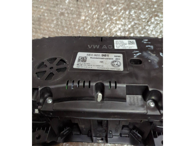 Панель приборов 5E0920981 Skoda Octavia Mk3 (5E)