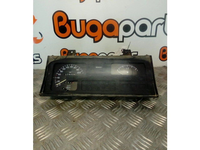 Панель приборов    Renault Clio I       