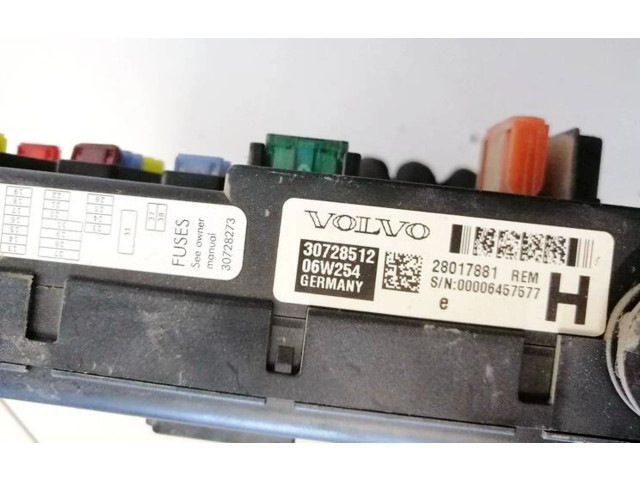 Блок предохранителей  28017881, 28017881REM   Volvo V70    