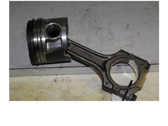  Поршень с шатуном 940C1000   Fiat 500L  