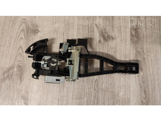 Передний держатель / кронштейн для внешней ручки открытия