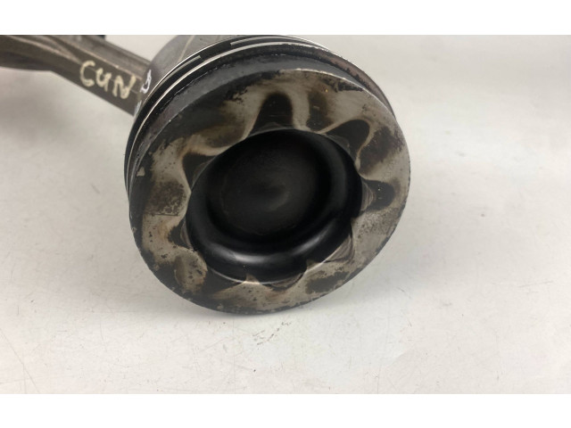  Поршень с шатуном  02604LA, 04LADE  Audi A3 S3 8V  