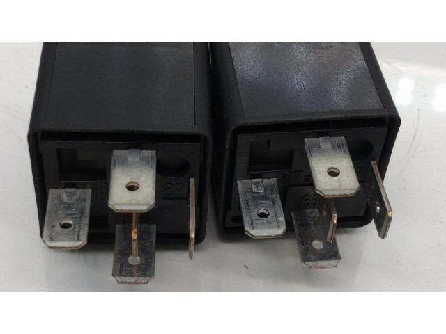 Блок предохранителей  30797010, 30728133   Volvo S60    