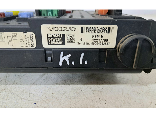 Блок предохранителей 8676391 Volvo V70