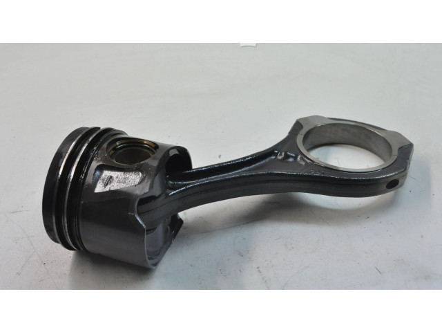 Поршень OM 642.861 6423882 Mercedes-Benz S C217