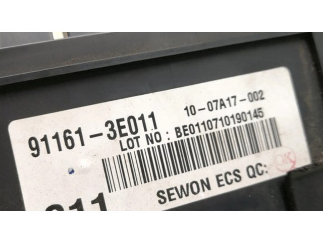 Блок предохранителей 911613E011   KIA Sorento    