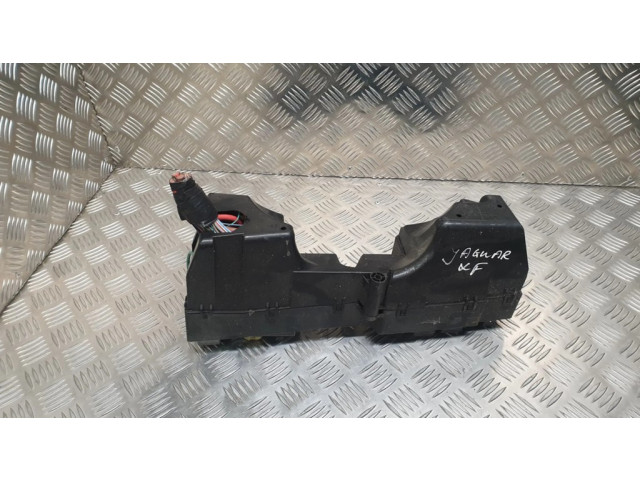 Блок предохранителей 8X2T14A003AA, 7154725930   Jaguar XF    