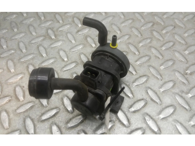 Pojistková skříňka 09128022 Opel Zfira A 2004