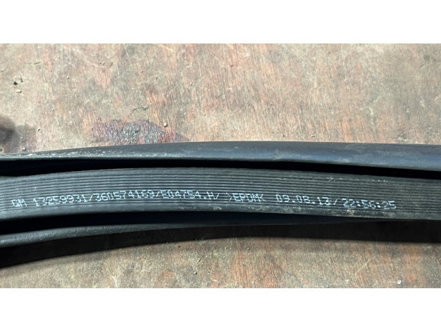 Передняя уплотнительная резина (на кузове)