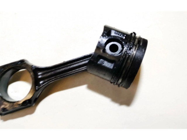 Поршень с шатуном Volkswagen Golf III