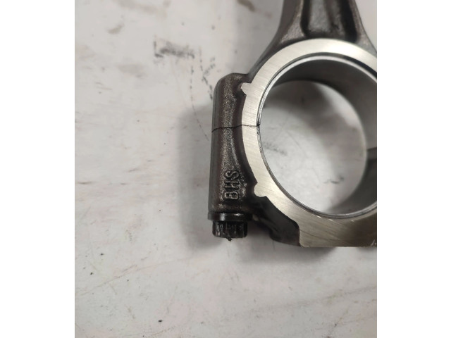  Поршень с шатуном  038J  Volkswagen PASSAT B6  