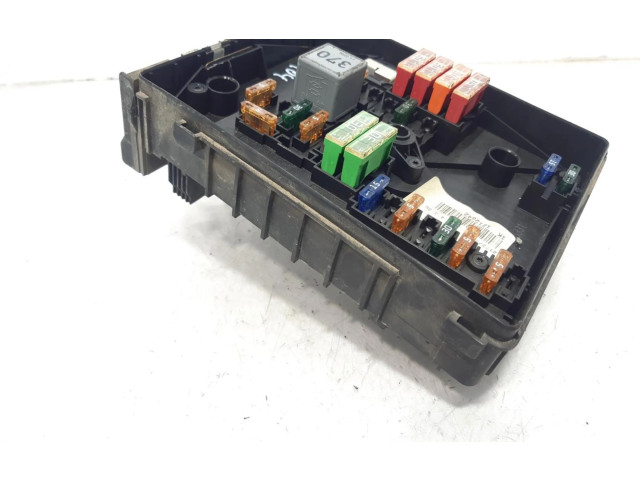 Блок предохранителей 1K1212842 Volkswagen Jetta V