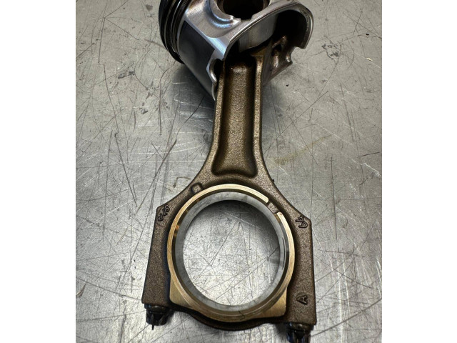 Píst 7812585 BMW 5 F10 F11 N57