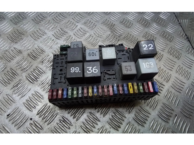 Блок предохранителей  357937039   Volkswagen Transporter - Caravelle T4    