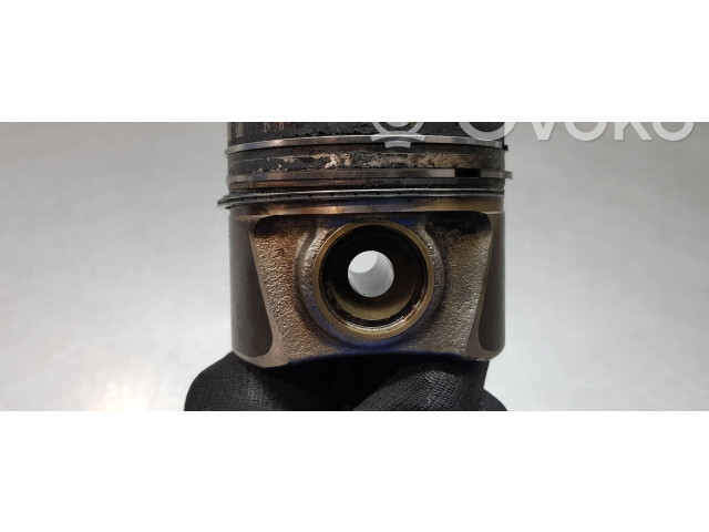 Píst 04L107065A001, 04L105401A   Seat Leon (5F)    CRL 