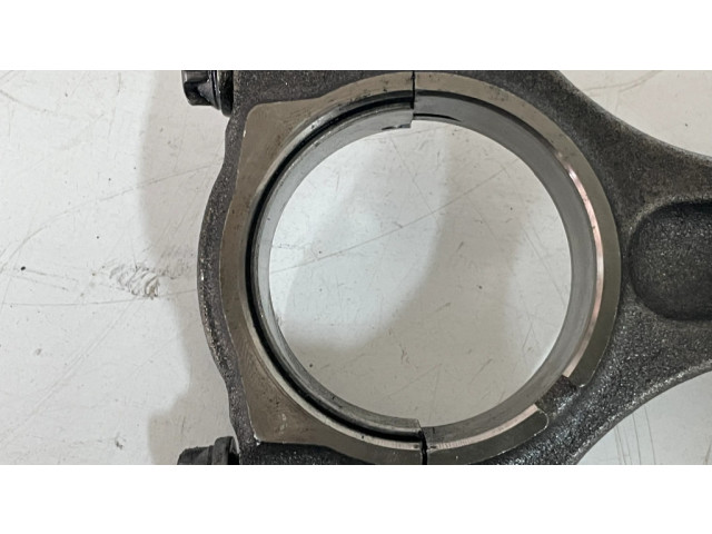 Píst 7803033, 7807345 BMW 3 E92 E93 pro naftový motor 2.0