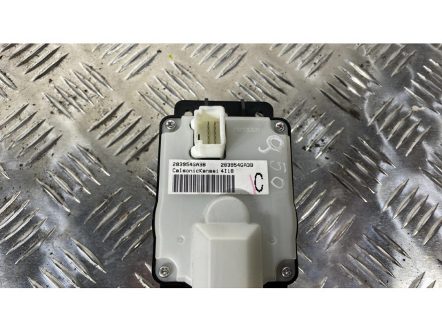 Радио/ проигрыватель CD/DVD / навигация