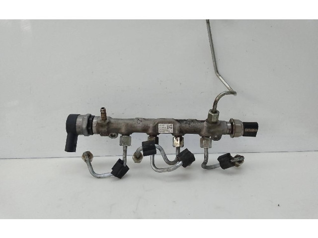 Топливная рампа 04L089B   Audi A3 S3 A3 Sportback 8P  