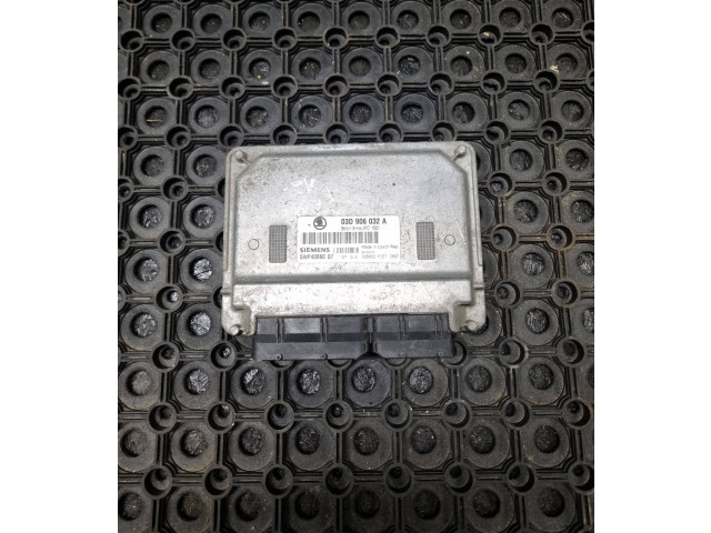 Блок управления двигателя 03D906032A, 5WP4006007 Skoda Fabia Mk2 (5J)