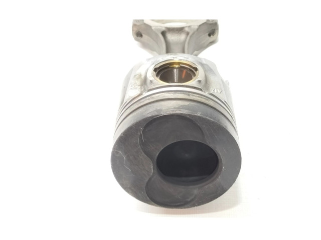 Píst Volkswagen Passat Alltrack AWX