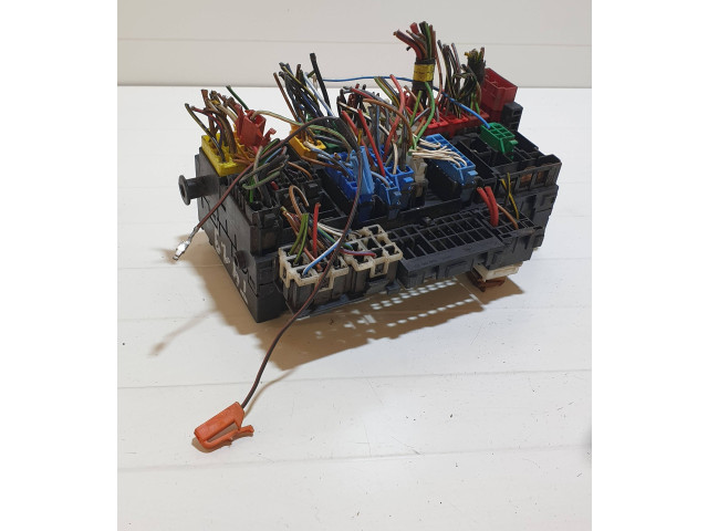 Блок предохранителей  357937039, 3A0972559   Volkswagen Transporter - Caravelle T4    