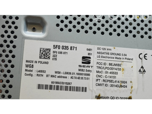 Радио/ проигрыватель CD/DVD / навигация