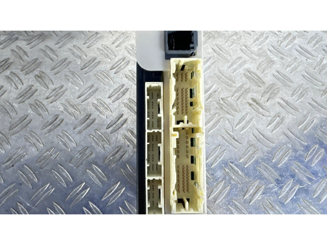 Блок предохранителей  8922124080, 2380005451   Lexus RC    