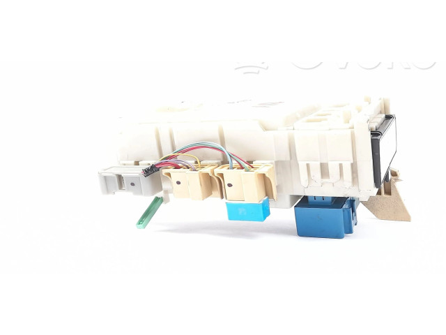 Pojistková skříňka Řídící jednotka BSM 8273052700 Toyota Yaris 2007