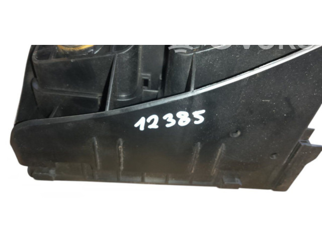   Pojistková skříňka 1K0937132F, 8H200310   Volkswagen Tiguan 2010